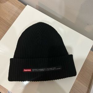 Small supreme beanie never worn